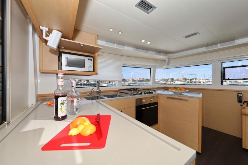 Book yachts online - catamaran - Lagoon 52 - SEA DWELLER  - rent