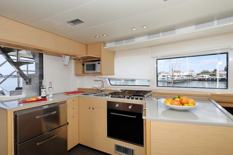 Book yachts online - catamaran - Lagoon 52 - SEA DWELLER  - rent