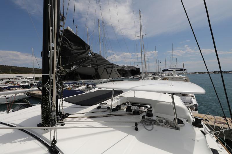 Book yachts online - catamaran - Lagoon 52 - SEA DWELLER  - rent
