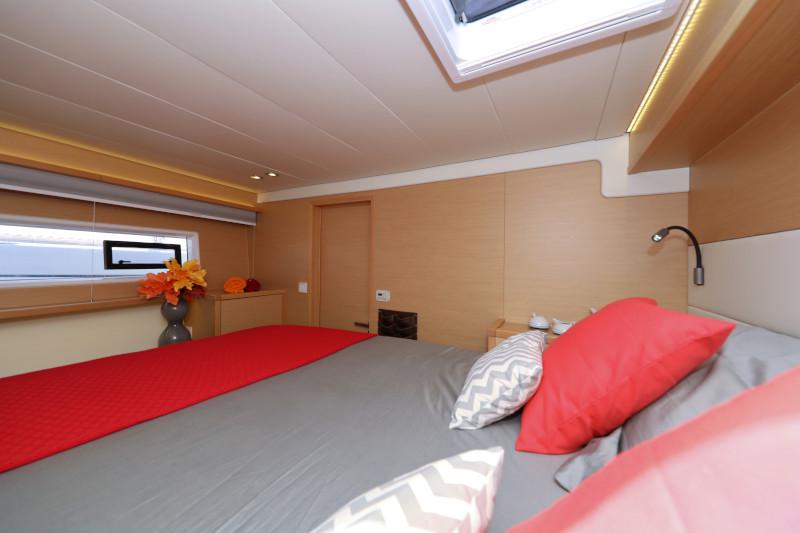 Book yachts online - catamaran - Lagoon 52 - SEA DWELLER  - rent