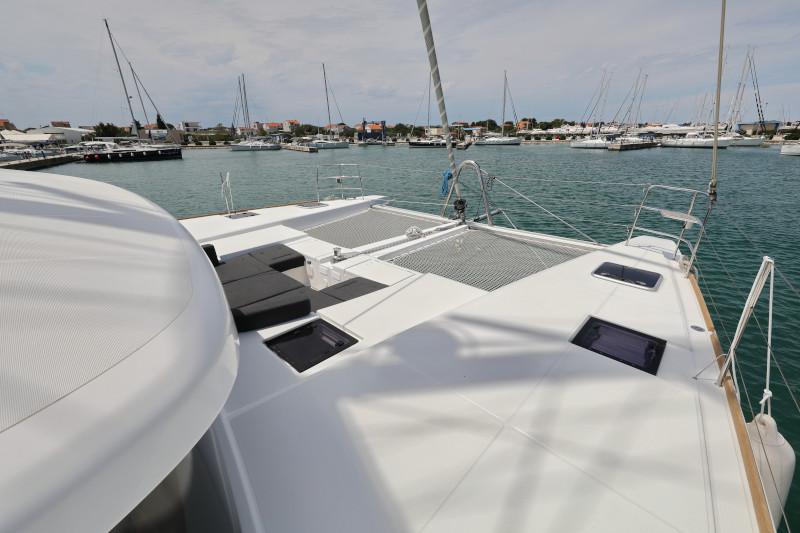 Book yachts online - catamaran - Lagoon 52 - SEA DWELLER  - rent