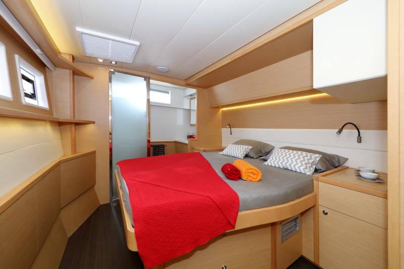 Book yachts online - catamaran - Lagoon 52 - SEA DWELLER  - rent