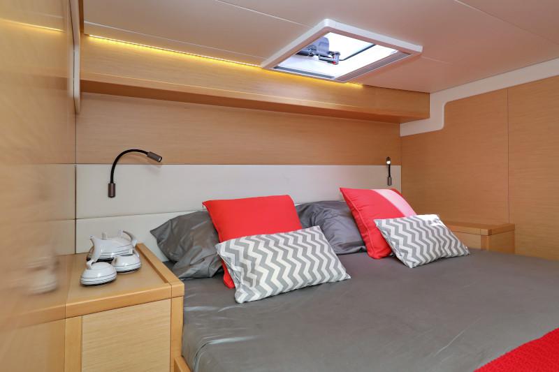 Book yachts online - catamaran - Lagoon 52 - SEA DWELLER  - rent