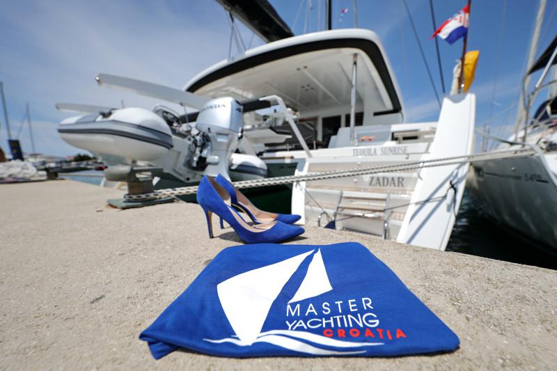 Book yachts online - catamaran - Lagoon 52 - SEA DWELLER  - rent