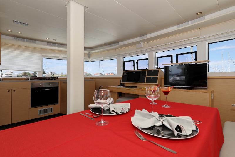 Book yachts online - catamaran - Lagoon 52 - SEA DWELLER  - rent