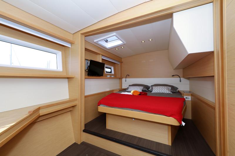 Book yachts online - catamaran - Lagoon 52 - SEA DWELLER  - rent