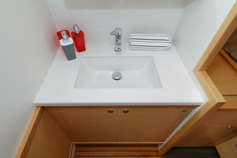 Book yachts online - catamaran - Lagoon 52 - SEA DWELLER  - rent