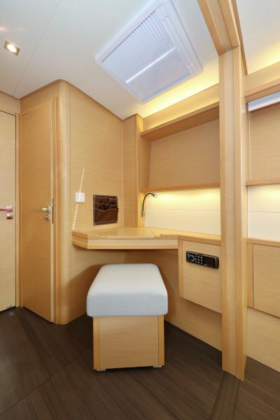 Book yachts online - catamaran - Lagoon 52 - SEA DWELLER  - rent