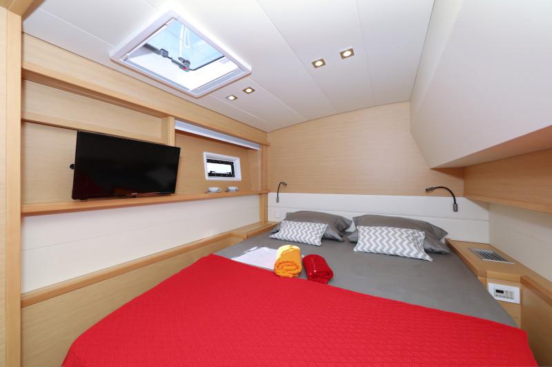 Book yachts online - catamaran - Lagoon 52 - SEA DWELLER  - rent