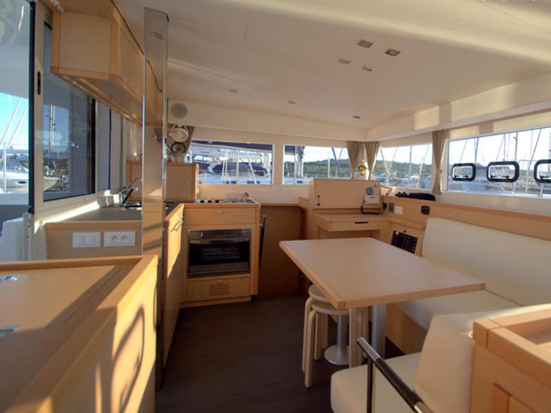 Book yachts online - catamaran - Lagoon 39 - PULPO - rent