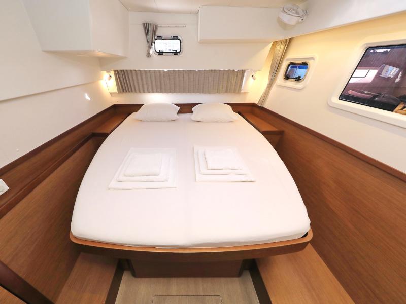 Book yachts online - catamaran - Lagoon 42 - SEA YA - rent