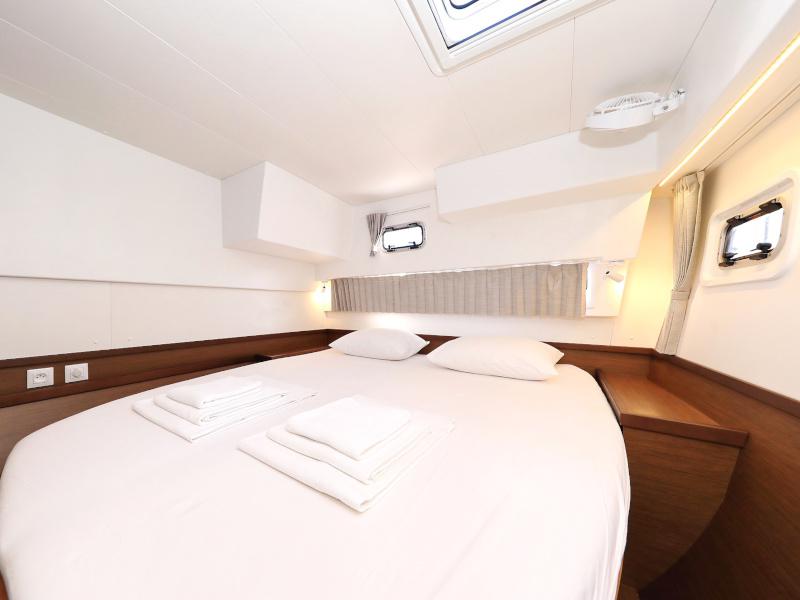 Book yachts online - catamaran - Lagoon 42 - SEA YA - rent