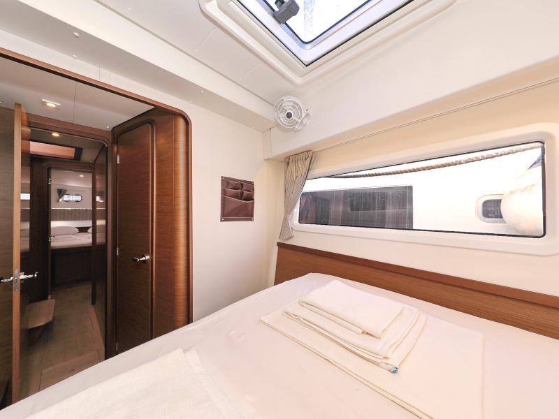 Book yachts online - catamaran - Lagoon 42 - SEA YA - rent