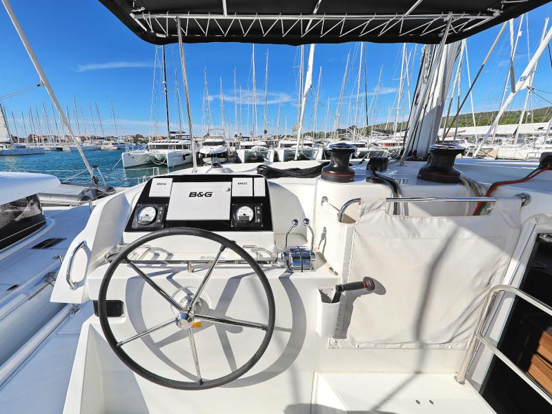 Book yachts online - catamaran - Lagoon 42 - SEA YA - rent