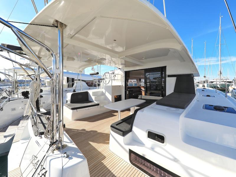 Book yachts online - catamaran - Lagoon 42 - SEA YA - rent