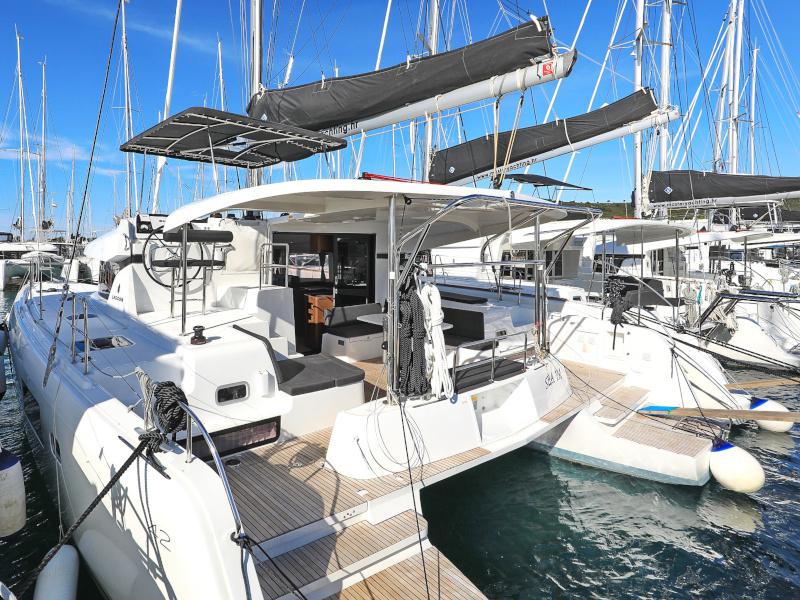 Book yachts online - catamaran - Lagoon 42 - SEA YA - rent