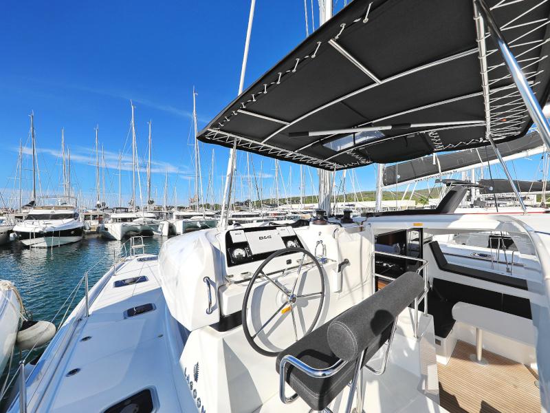 Book yachts online - catamaran - Lagoon 42 - SEA YA - rent