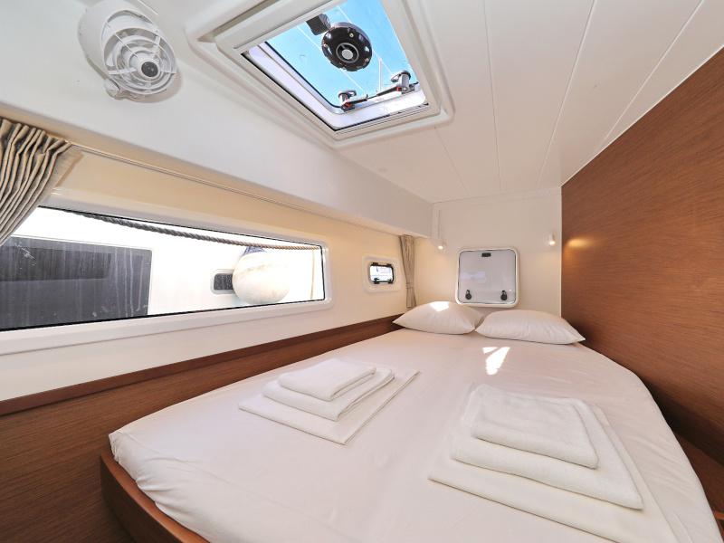 Book yachts online - catamaran - Lagoon 42 - SEA YA - rent