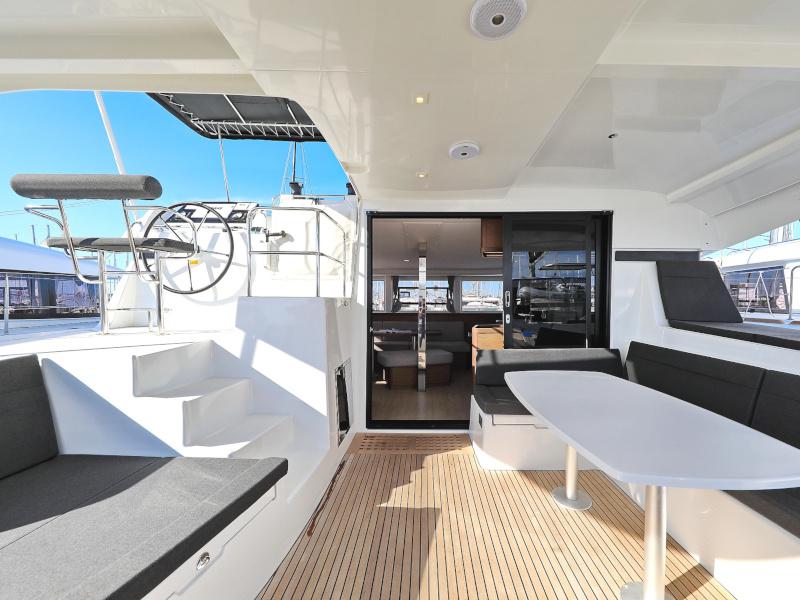 Book yachts online - catamaran - Lagoon 42 - SEA YA - rent