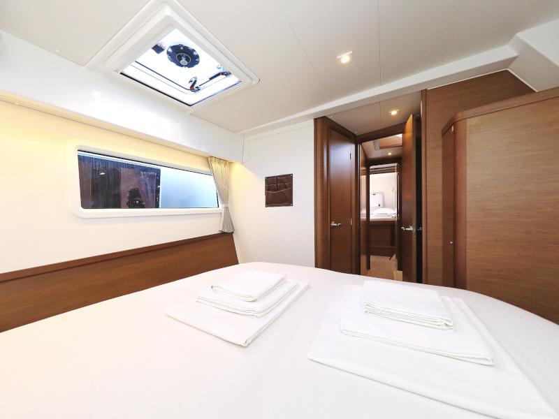 Book yachts online - catamaran - Lagoon 42 - SEA YA - rent