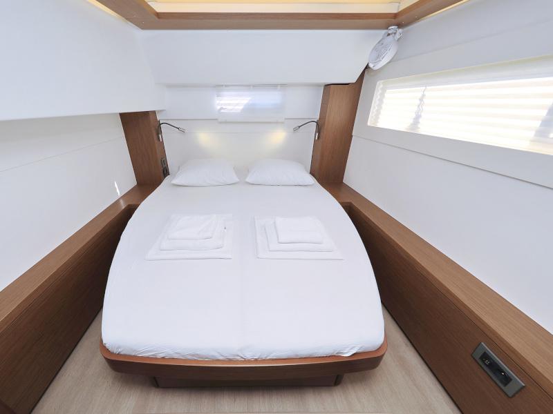 Book yachts online - catamaran - Lagoon 46 - DEEPSEA Air Condition Generator Watermaker - rent