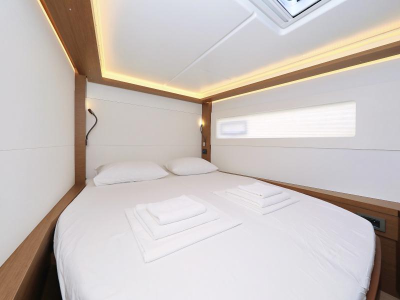 Book yachts online - catamaran - Lagoon 46 - DEEPSEA Air Condition Generator Watermaker - rent