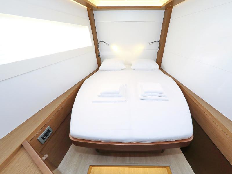 Book yachts online - catamaran - Lagoon 46 - DEEPSEA Air Condition Generator Watermaker - rent