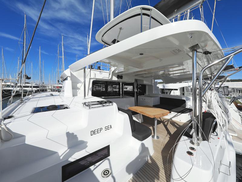 Book yachts online - catamaran - Lagoon 46 - DEEPSEA Air Condition Generator Watermaker - rent