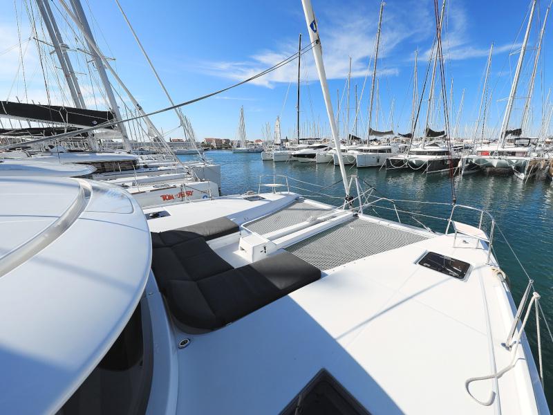 Book yachts online - catamaran - Lagoon 46 - DEEPSEA Air Condition Generator Watermaker - rent