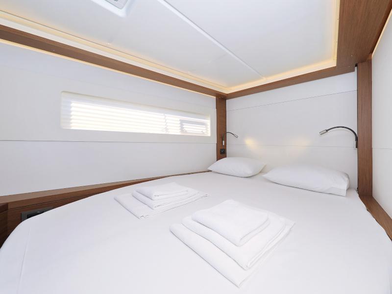 Book yachts online - catamaran - Lagoon 46 - DEEPSEA Air Condition Generator Watermaker - rent