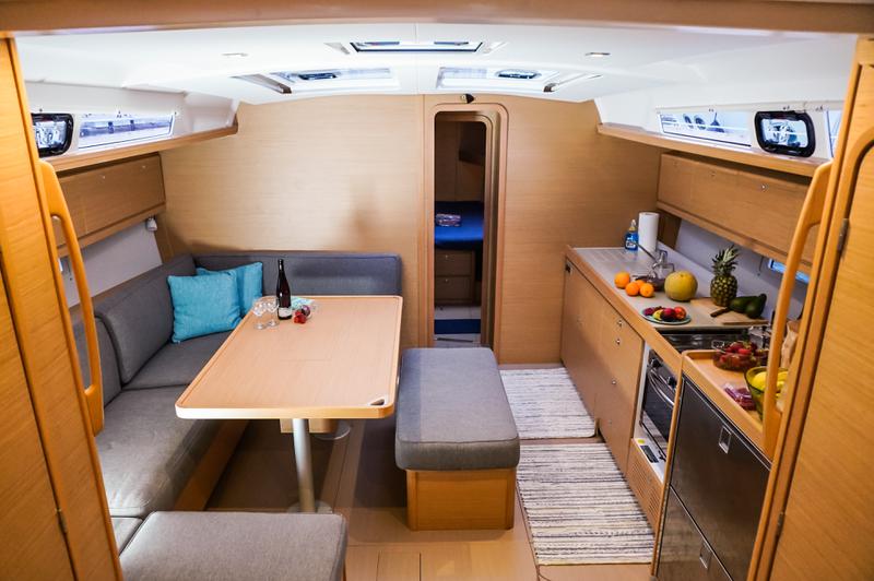 Book yachts online - sailboat - Dufour 460 Grand Large - Joanne - rent