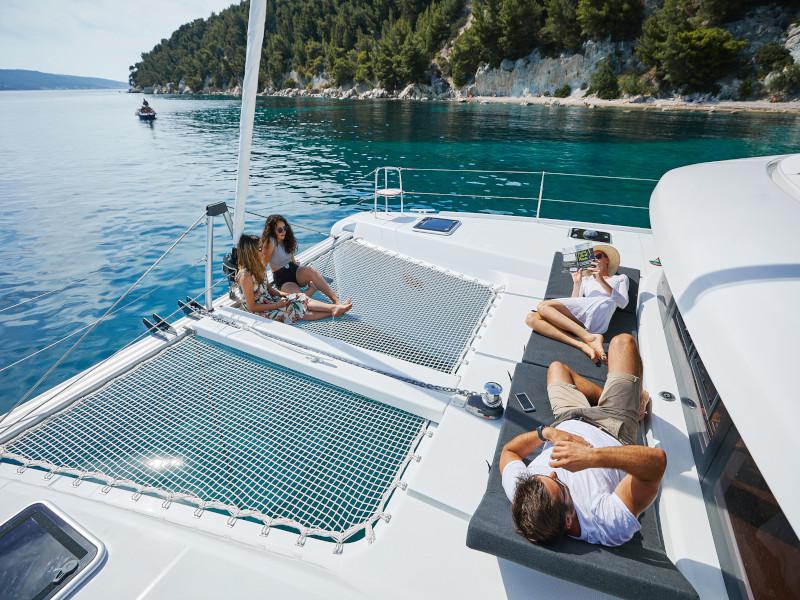 Book yachts online - catamaran - Lagoon 42 - Blackbird - rent
