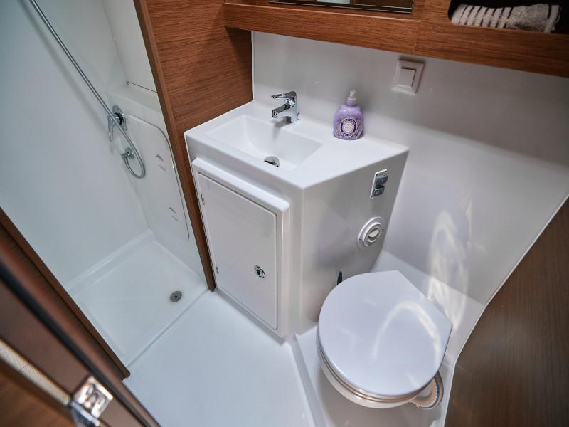 Book yachts online - catamaran - Lagoon 42 - Blackbird - rent