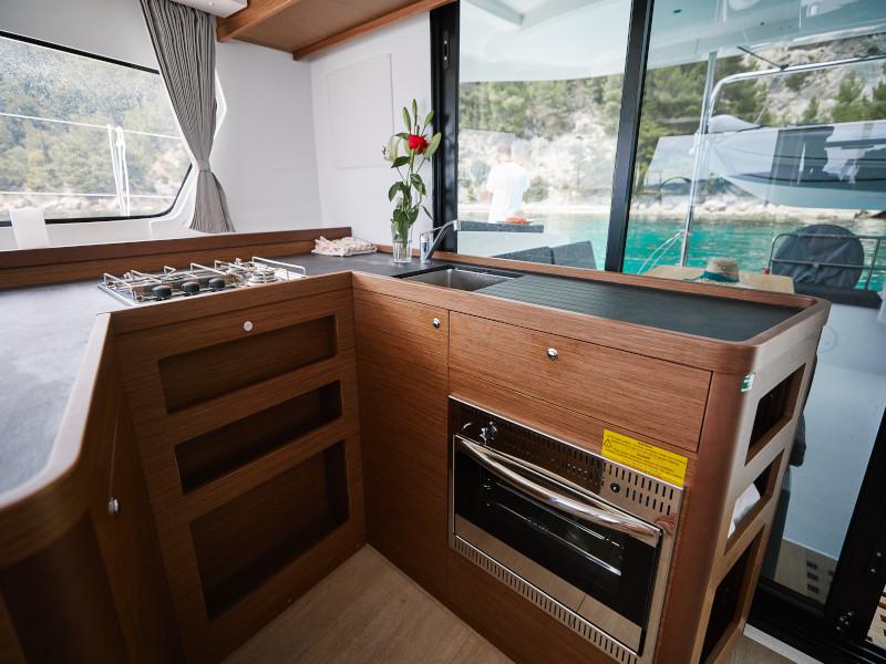 Book yachts online - catamaran - Lagoon 42 - Blackbird - rent