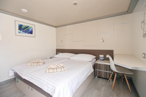 Book yachts online - motorboat - Motoryacht  Esperanza - Esperanza - rent