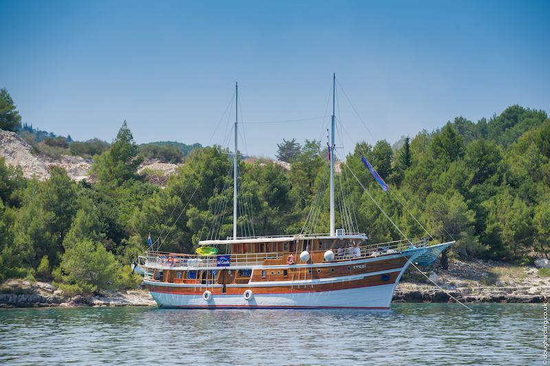 Book yachts online - motorboat - Motoryacht Tvrdi - Tvrdi - rent