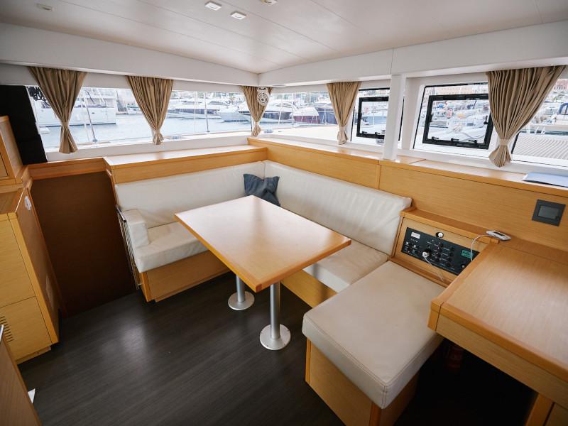 Book yachts online - catamaran - Lagoon 400 S2 - Sundance - rent
