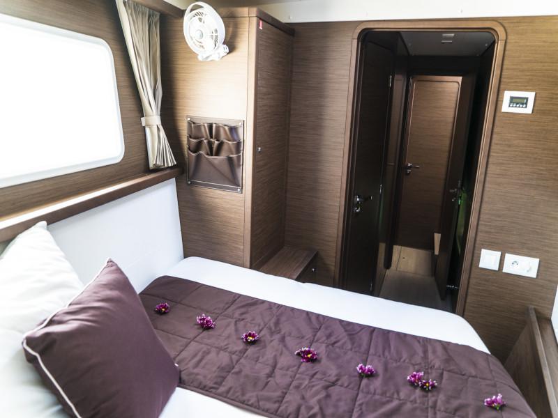 Book yachts online - catamaran - Lagoon 450  F - Dragonfly - rent