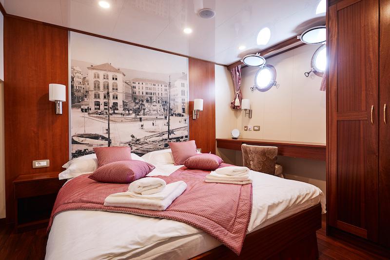 Book yachts online - motorboat - Motoryacht Queen Jelena - Queen Jelena - rent