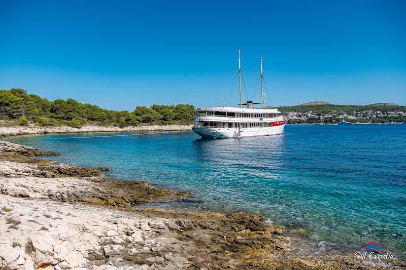 Book yachts online - motorboat - Motoryacht Queen Jelena - Queen Jelena - rent