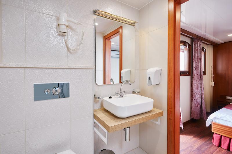 Book yachts online - motorboat - Motoryacht Queen Jelena - Queen Jelena - rent