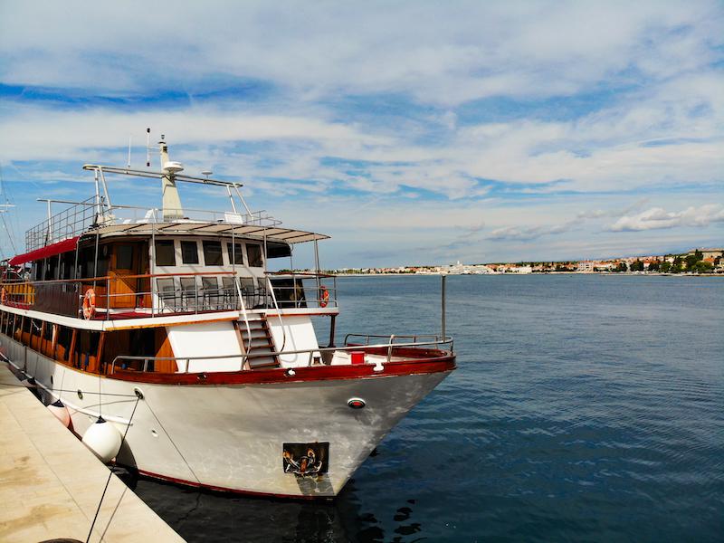 Book yachts online - motorboat - Motoryacht Navigator - Navigator - rent