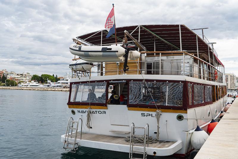 Book yachts online - motorboat - Motoryacht Navigator - Navigator - rent