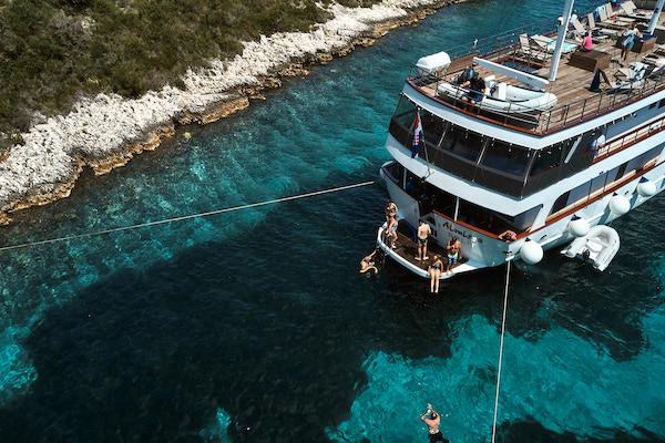 Book yachts online - motorboat - Motoryacht Almissa - Almissa - rent