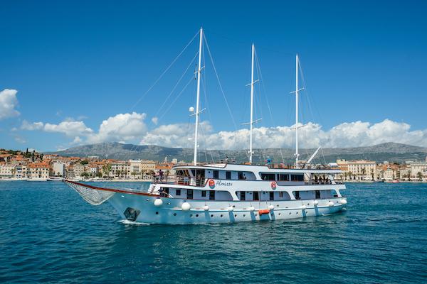 Book yachts online - motorboat - Motoryacht Almissa - Almissa - rent