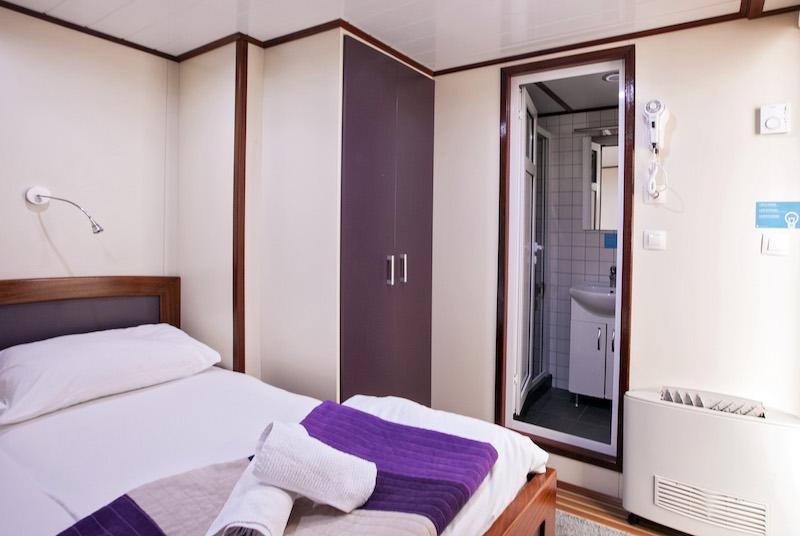 Book yachts online - motorboat - Motoryacht Pacific - Pacific - rent