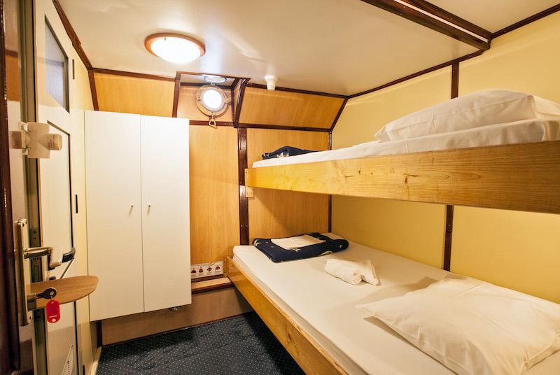 Book yachts online - motorboat - Motoryacht  Tuna - Tuna - rent