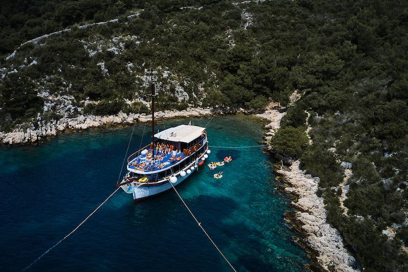 Book yachts online - motorboat - Motoryacht Big Blue - Big Blue - rent