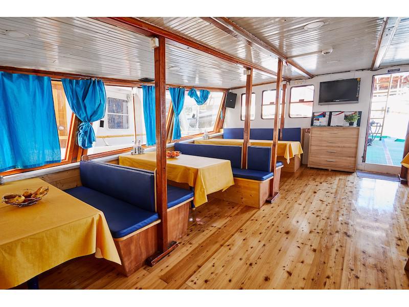 Book yachts online - motorboat - Motoryacht Naval - Naval - rent