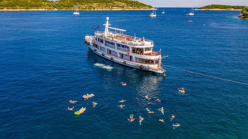 Book yachts online - motorboat - Motoryacht Emanuel - Emanuel - rent